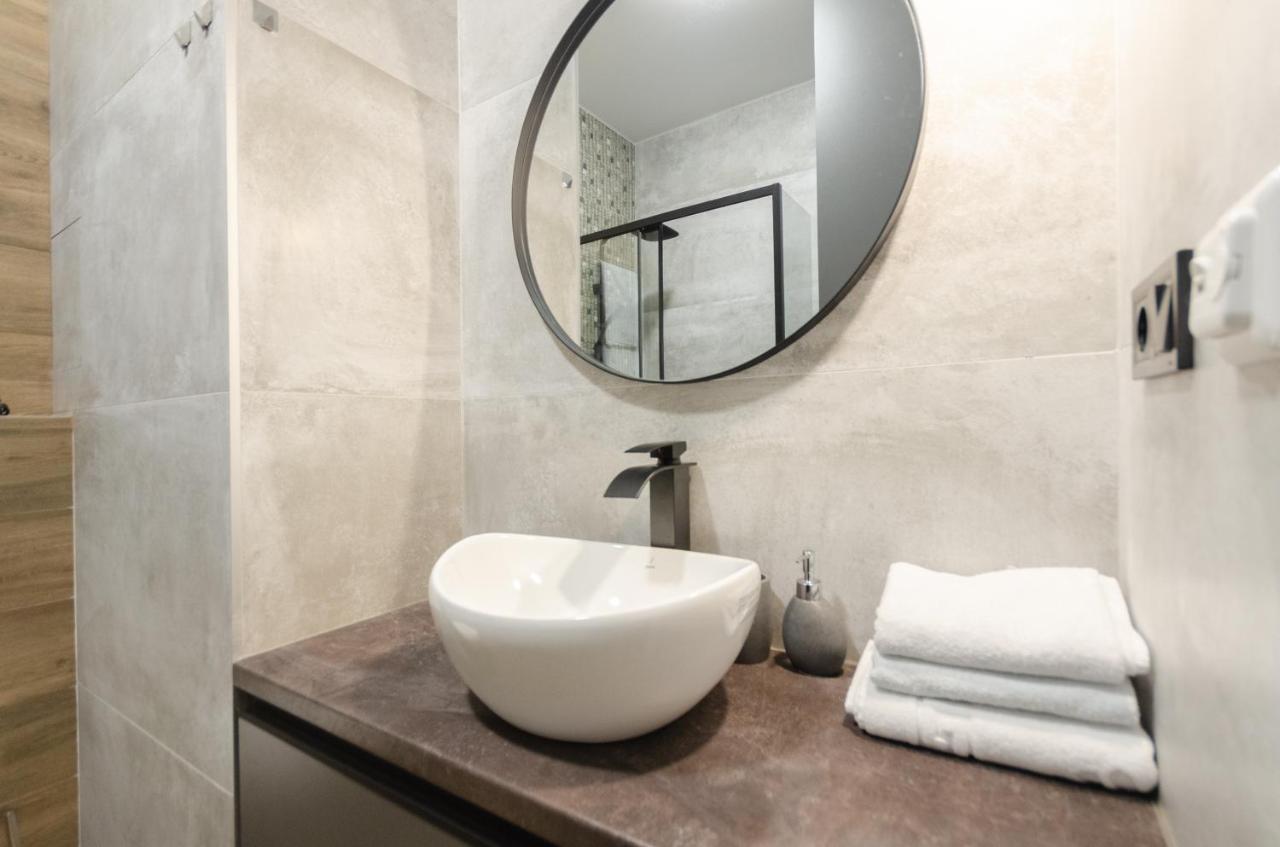 Petrovdom Apartments 12-131B In Rc "Yaroslaviv Grad", Bulvarno-Kudriavska 17B Kiev Ngoại thất bức ảnh